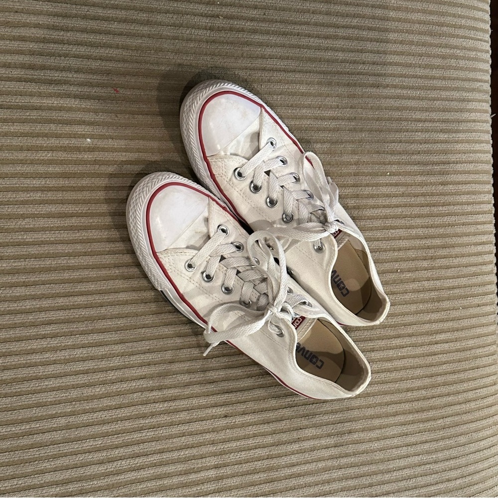 Converse Chuck Taylor All Star Low Top Sneakers - Women’s 8/Men’s 6